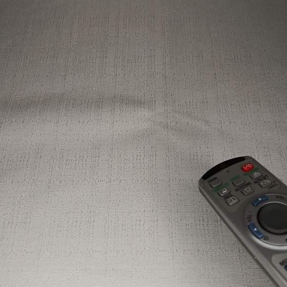 Sanyo Remote w/laser pointer - Picture 10 of 10